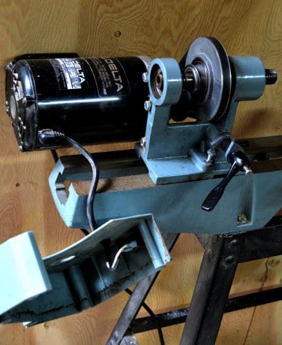 Variable speed pulley on a delta lathe