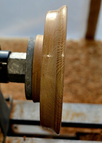 Profile on the edge of the cedar wooden trivet